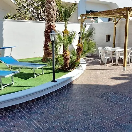 Tatil Evi Le 3 Palme By Whiteroomsalento *
